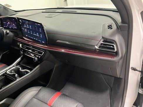 Used 2024 Chevrolet Traverse RS image 13