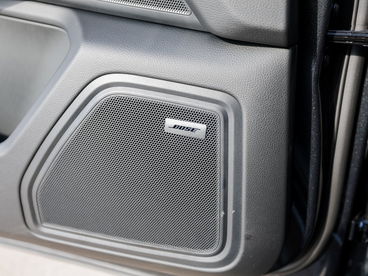 Certified 2026 Porsche Macan Turbo AWD/4WD image 22