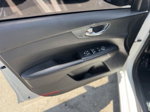 Used 2021 Kia Forte LXS FWD image 7