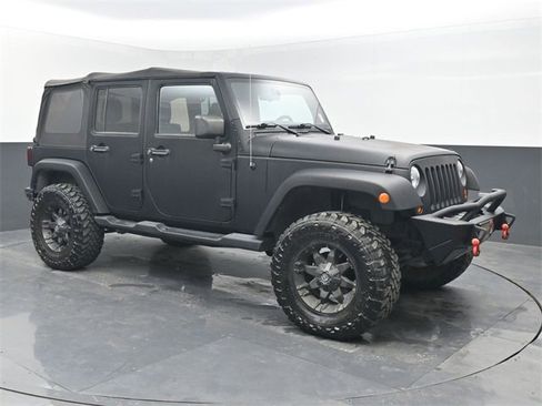 Used 2012 Jeep Wrangler Unlimited Sahara image 7