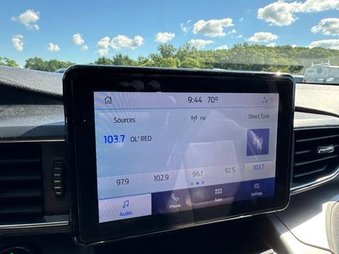 Used 2021 Ford Explorer XLT w/ Equipment Group 202A AWD/4WD image 17