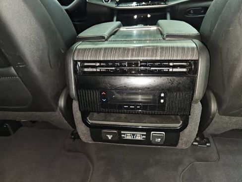 Used 2024 Jeep Wagoneer L Series II w/ Flexible Seating Group AWD/4WD image 13