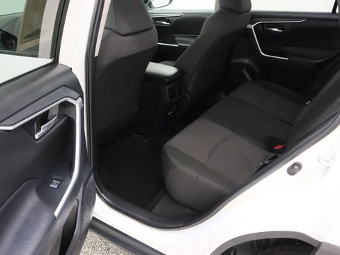 Used 2025 Toyota RAV4 XLE FWD image 27