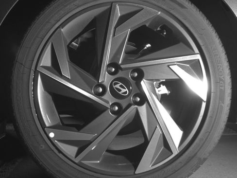 Used 2025 Hyundai Elantra SEL image 14