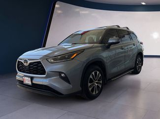 Used 2021 Toyota Highlander XLE FWD video 1