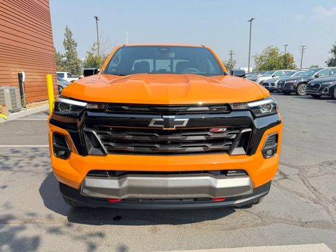 Used 2025 Chevrolet Colorado Z71 w/ Technology Package AWD/4WD image 8