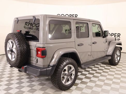 Used 2019 Jeep Wrangler Unlimited Sahara AWD/4WD image 21
