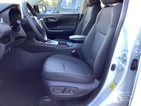 Used 2025 Toyota RAV4 XLE AWD/4WD image 14