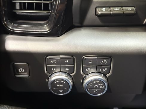 Used 2024 GMC Sierra 2500 AT4 w/ AT4 Premium Plus Package AWD/4WD image 39