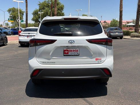 Certified 2025 Toyota Highlander XLE FWD image 7