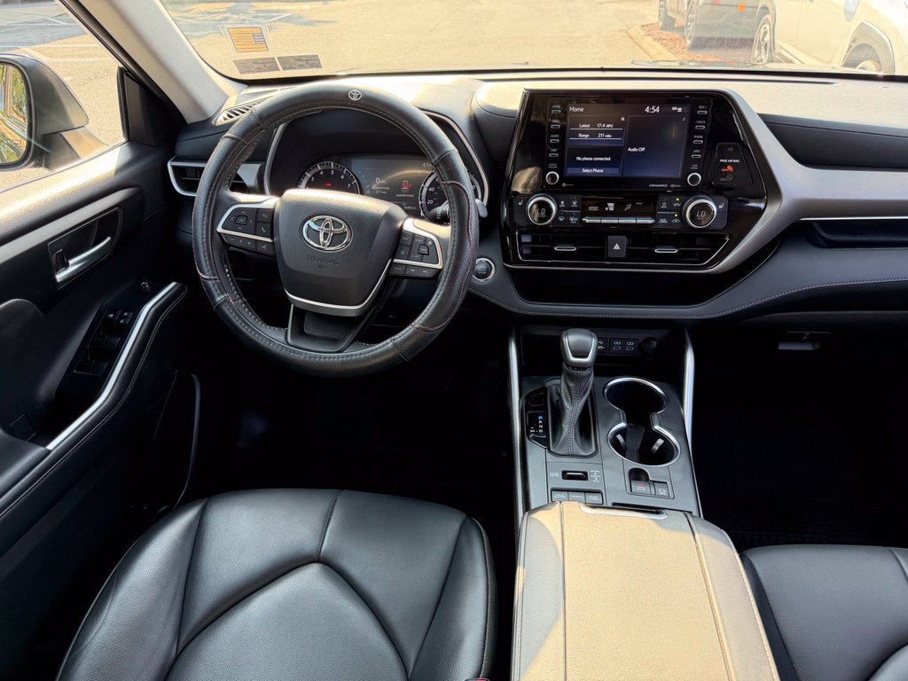Used 2022 Toyota Highlander XLE AWD/4WD image 22