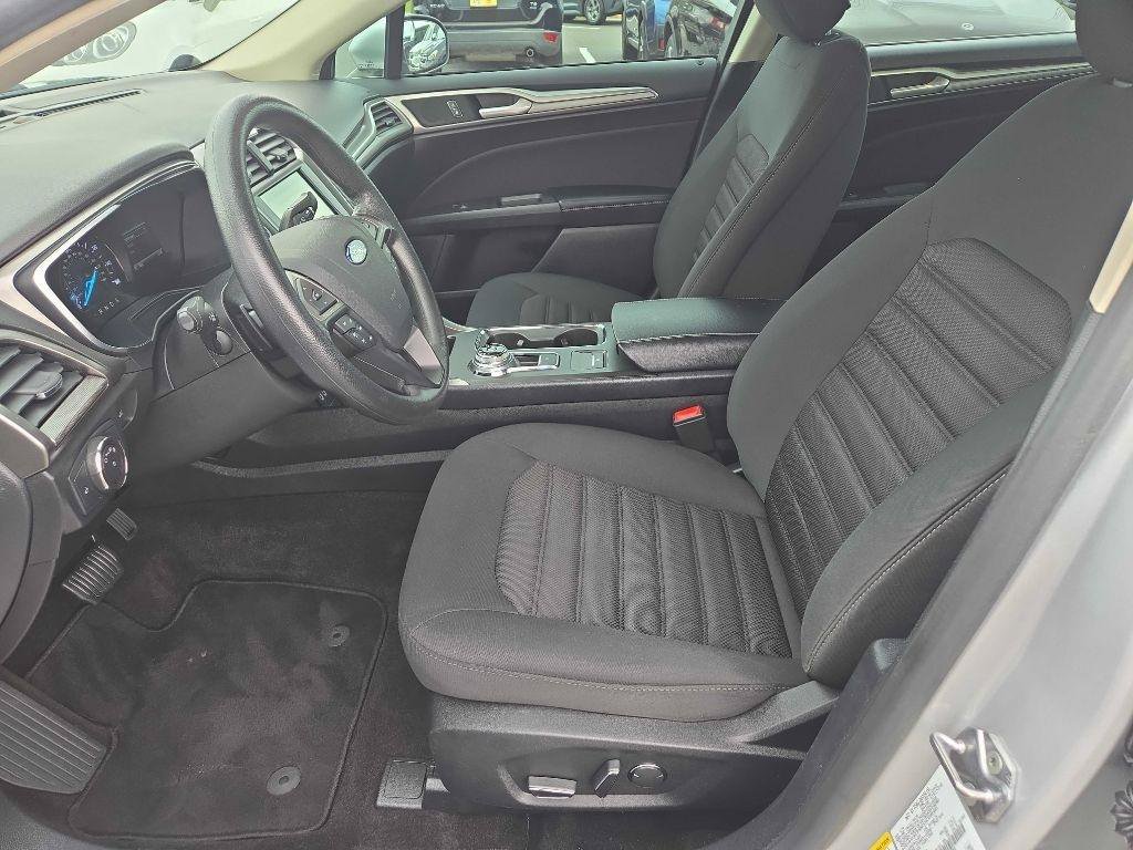 Used 2019 Ford Fusion SE FWD image 10