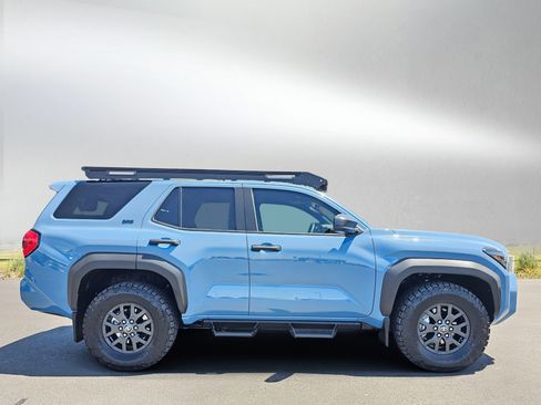 Used 2025 Toyota 4Runner SR5 AWD/4WD image 6