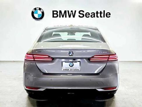 Used 2025 BMW 540i xDrive w/ Premium Package AWD/4WD image 5
