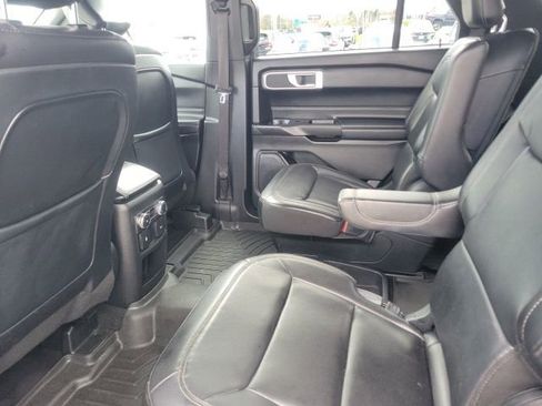 Used 2020 Ford Explorer XLT w/ Equipment Group 202A AWD/4WD image 18