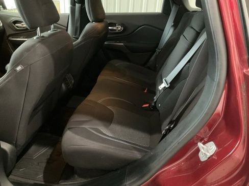 Used 2019 Jeep Cherokee Latitude w/ Popular Appearance Group image 17