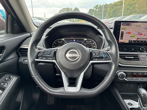 Used 2024 Nissan Altima 2.5 SV w/ SV Premium Package FWD image 26