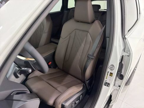 Used 2025 BMW X3 xDrive30i AWD/4WD image 13