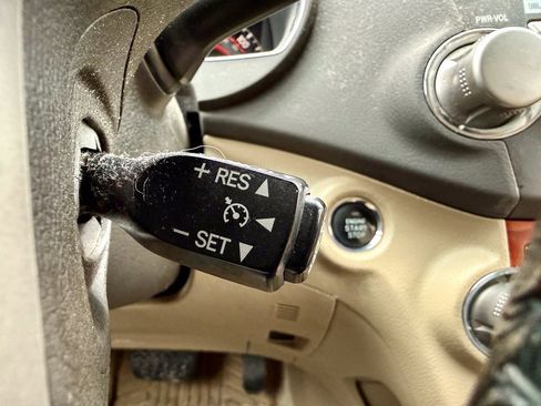 Used 2010 Toyota Highlander Limited image 19