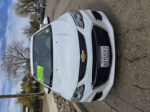 Used 2020 Chevrolet Sonic LT image 2