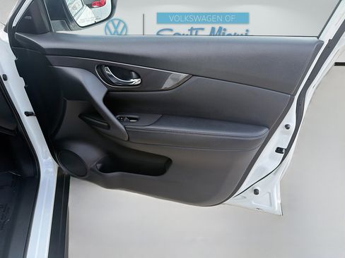 Used 2020 Nissan Rogue SV image 33