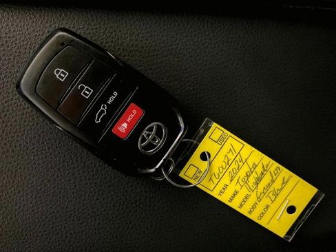 Certified 2024 Toyota Grand Highlander AWD image 11