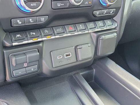 Used 2021 GMC Sierra 1500 Denali w/ Denali Ultimate Package AWD/4WD image 28