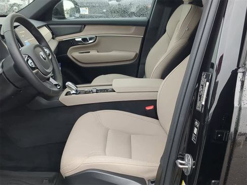 Certified 2026 Volvo XC90 B6 Plus w/ Protection Package Premier image 15
