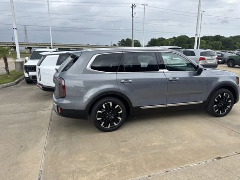 Used 2024 Kia Telluride SX w/ Towing Package FWD image 13