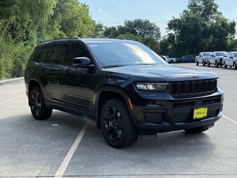 New 2025 Jeep Grand Cherokee L Altitude RWD image 2