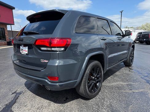 Used 2018 Jeep Grand Cherokee Altitude AWD/4WD image 7
