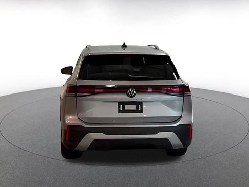Used 2026 Volkswagen Tiguan SE FWD image 11