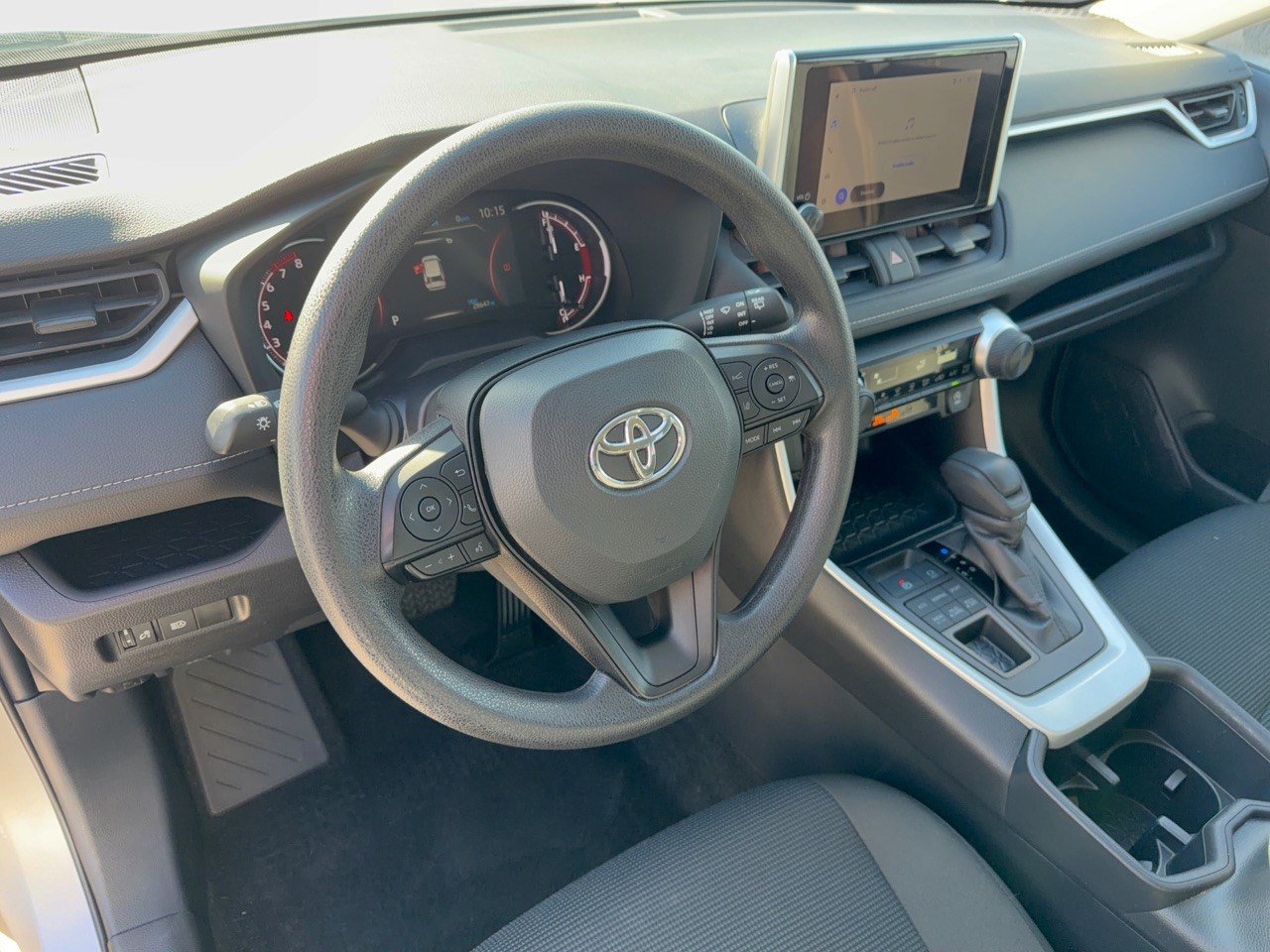 Used 2025 Toyota RAV4 LE AWD/4WD image 4