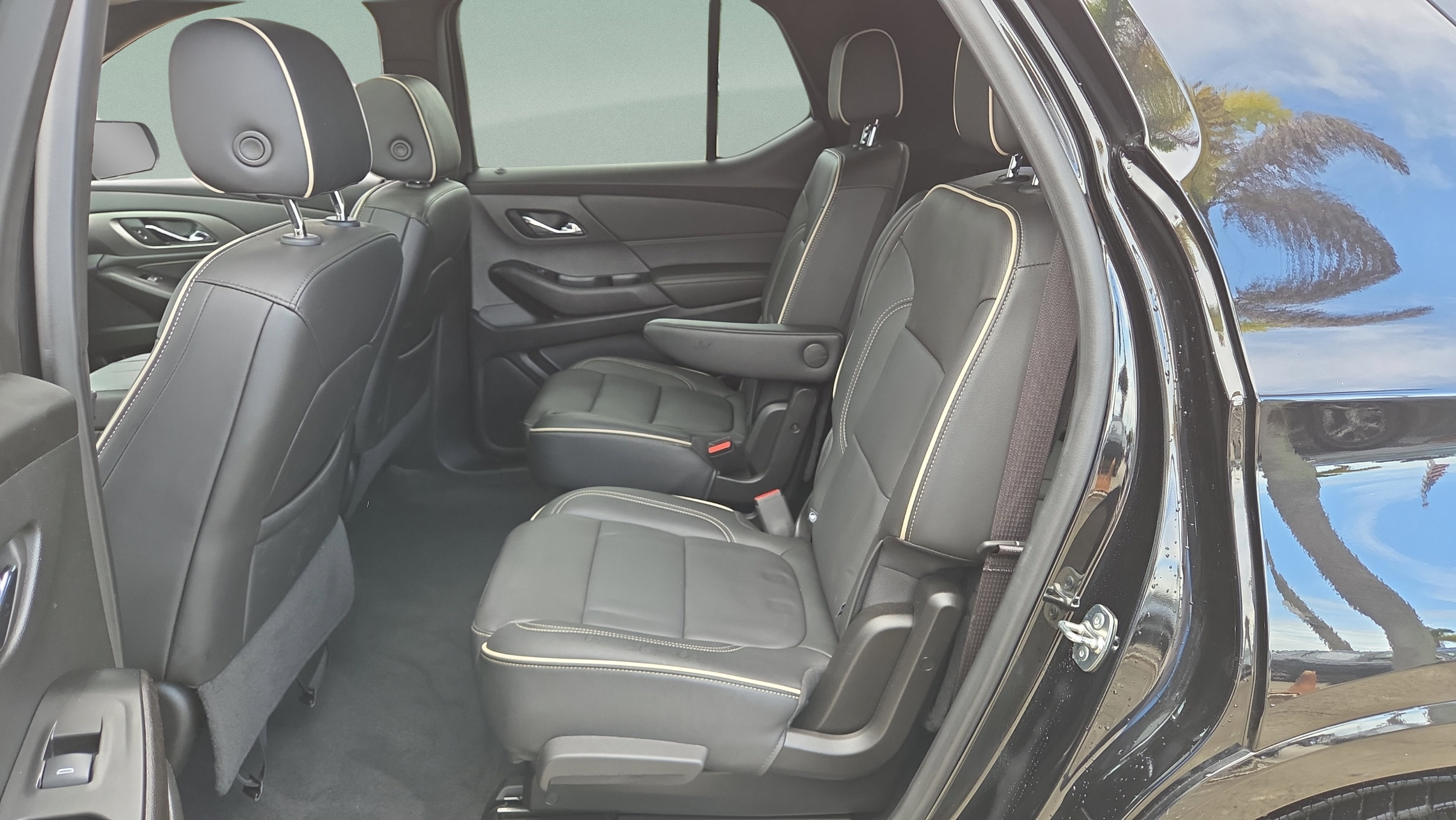 Used 2024 Chevrolet Traverse Premier w/ Redline Edition FWD image 11