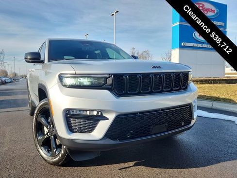 Used 2025 Jeep Grand Cherokee Limited w/ Luxury Tech Group II AWD/4WD image 11