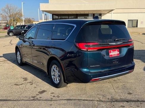 New 2025 Chrysler Pacifica Select image 3