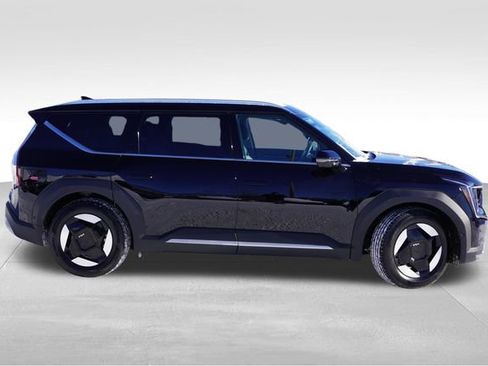 Used 2026 Kia EV9 Wind image 3
