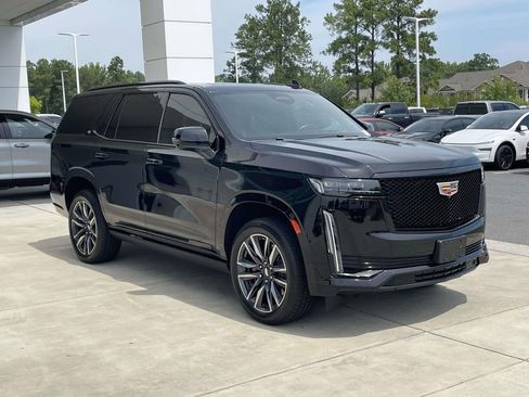 Used 2022 Cadillac Escalade Sport Platinum w/ Heavy-Duty Trailer Package AWD/4WD image 4