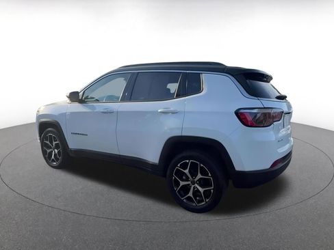 Used 2025 Jeep Compass Limited image 10