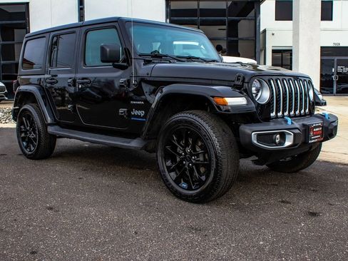 Used 2023 Jeep Wrangler Unlimited Sahara image 3