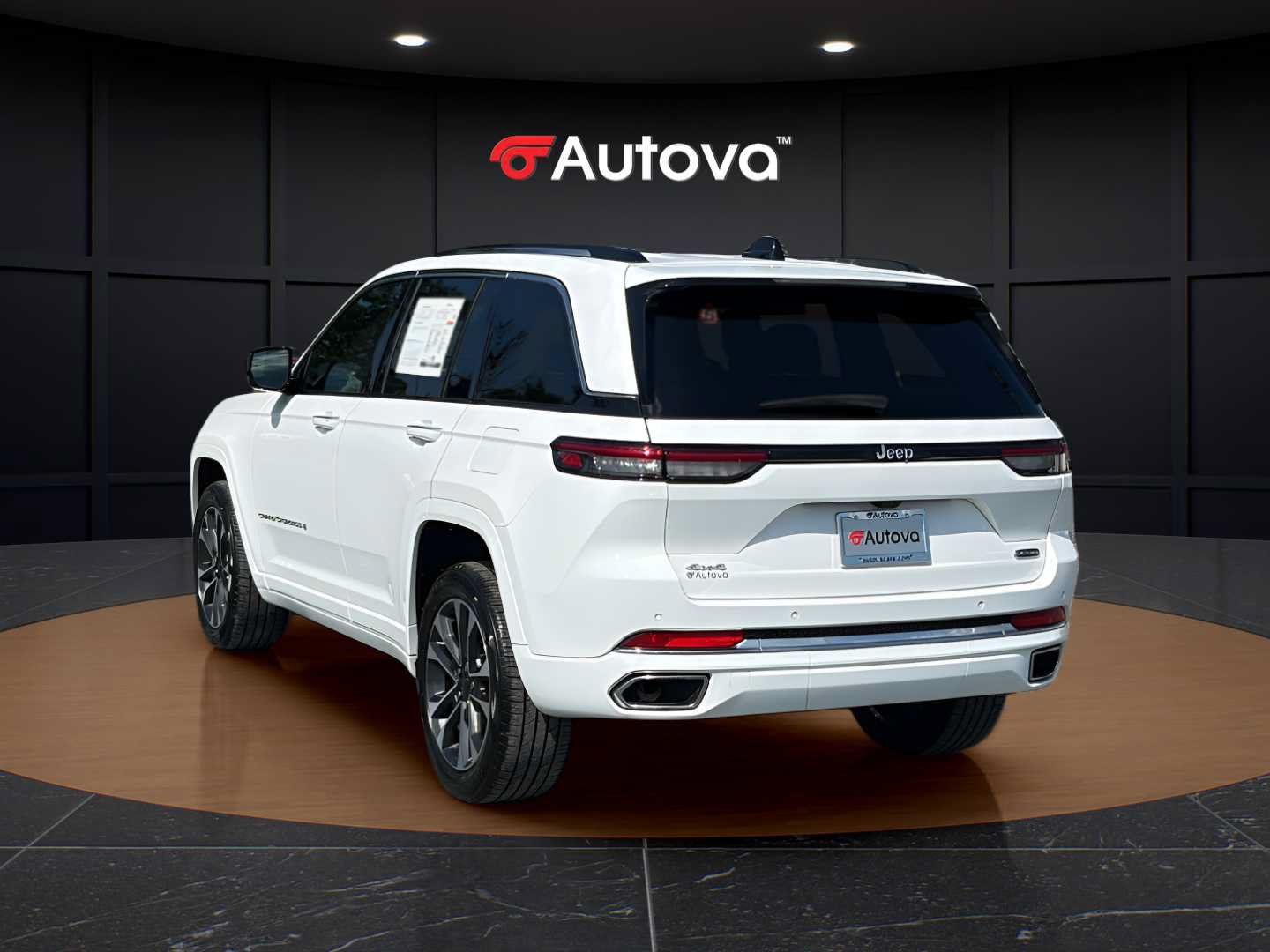 Used 2023 Jeep Grand Cherokee Overland AWD/4WD image 3