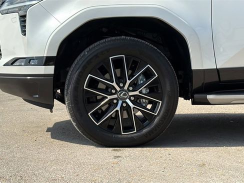 Used 2026 Lexus GX 550 w/ Cold Area Package image 12