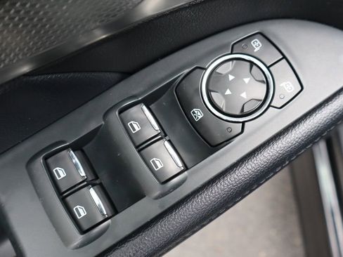 Used 2018 Ford Explorer XLT AWD/4WD image 29