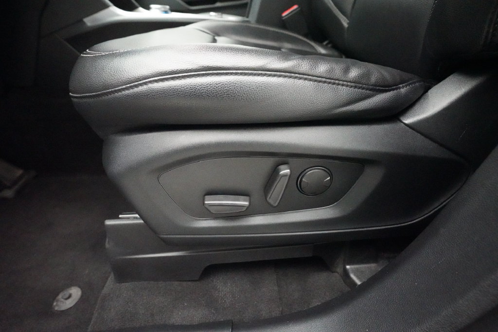 Used 2020 Ford Explorer XLT w/ Equipment Group 202A AWD/4WD image 28