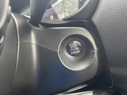 Used 2017 Jeep Renegade Latitude FWD image 21