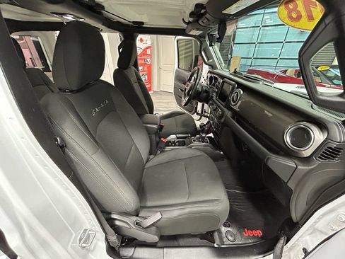 Used 2018 Jeep Wrangler Unlimited Sahara AWD/4WD image 38