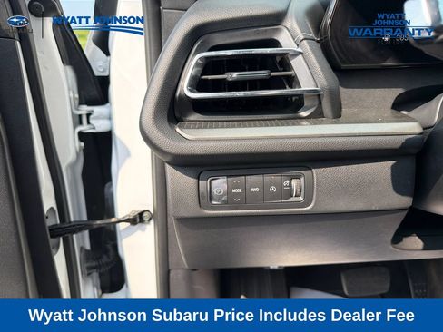 Used 2025 Chevrolet Traverse LT AWD/4WD image 21