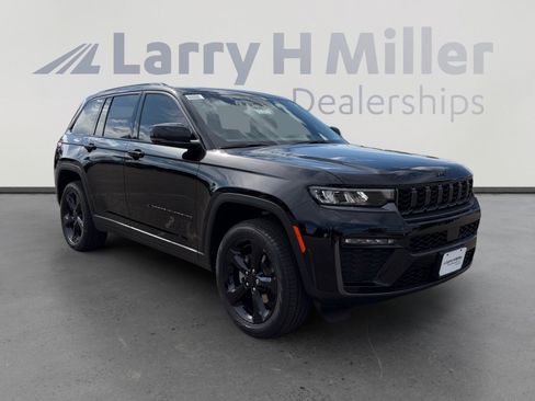New 2026 Jeep Grand Cherokee Limited w/ Limited Altitude Package AWD/4WD image 8