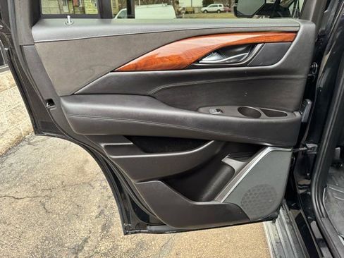 Used 2016 Cadillac Escalade Luxury image 23