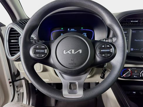 Certified 2025 Kia Soul LX w/ LX Technology Package FWD image 12